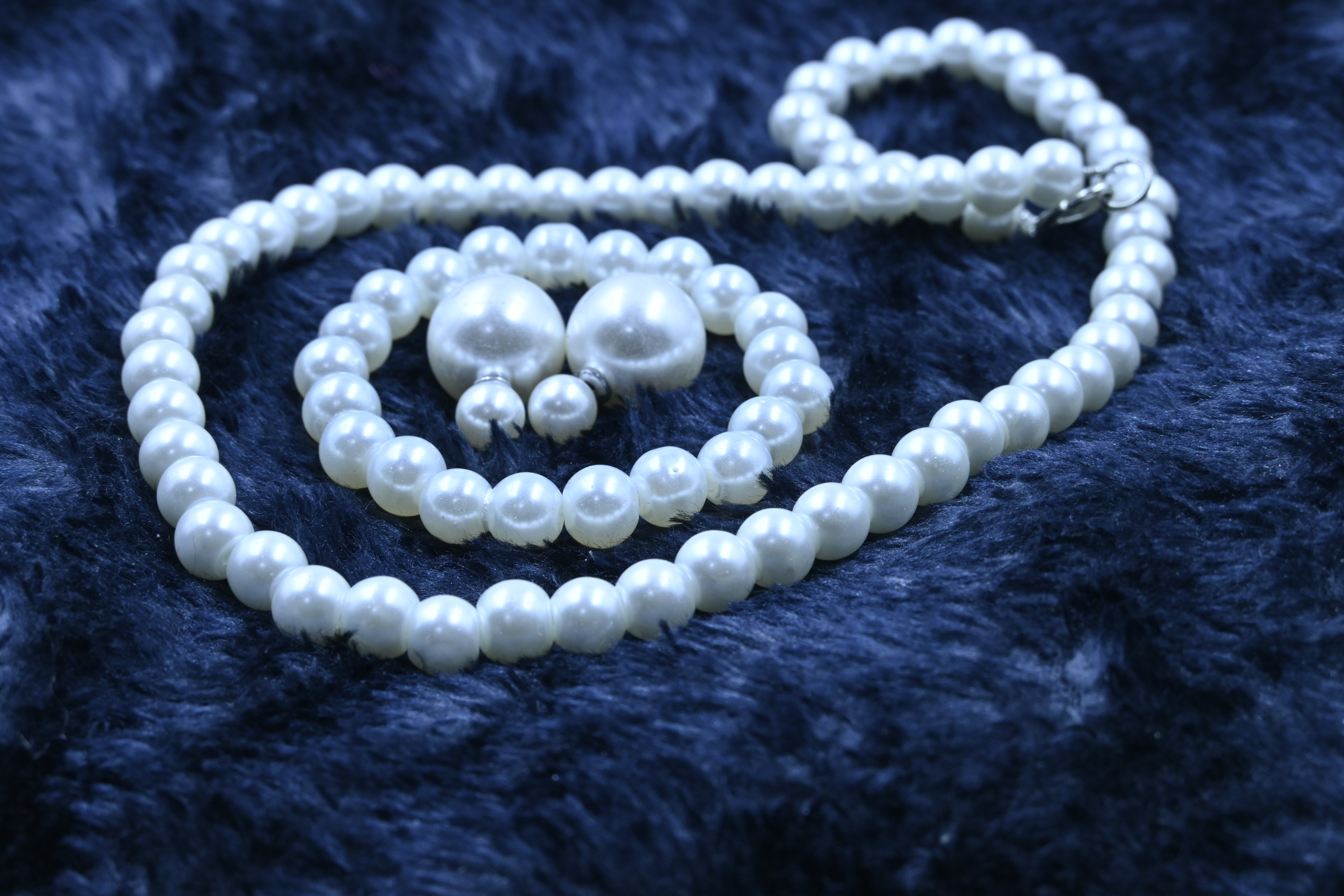 Pearl Necklace Set: Choker, Bracelet, Double-Sided Earrings