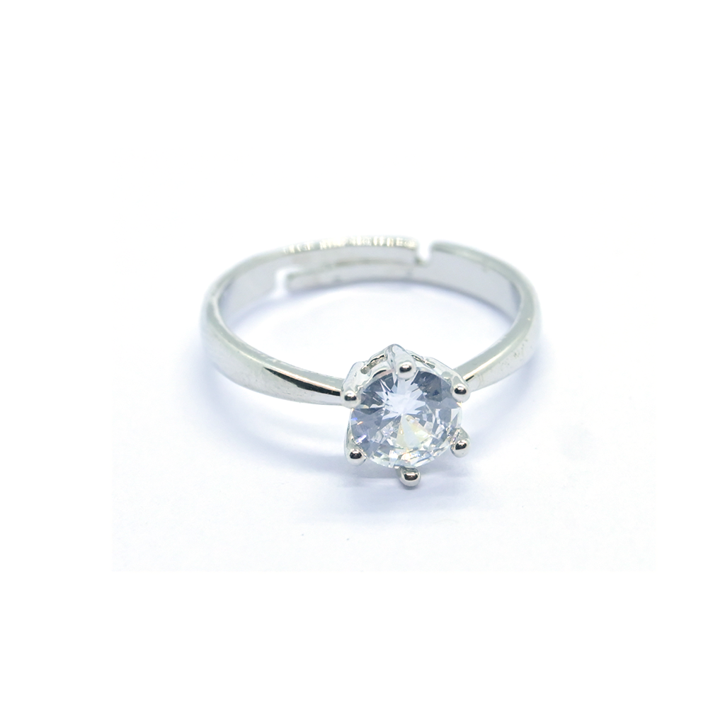 Prong-Set Ring in Timeless Style